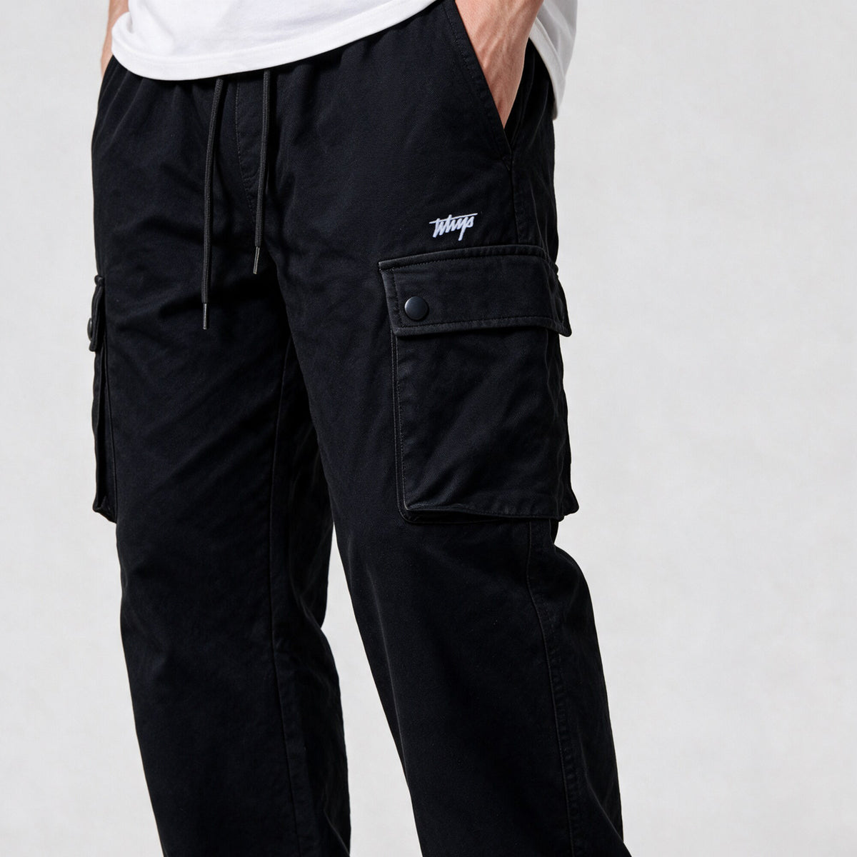 Pantalón Cargo Regular Negro Logo Blanco