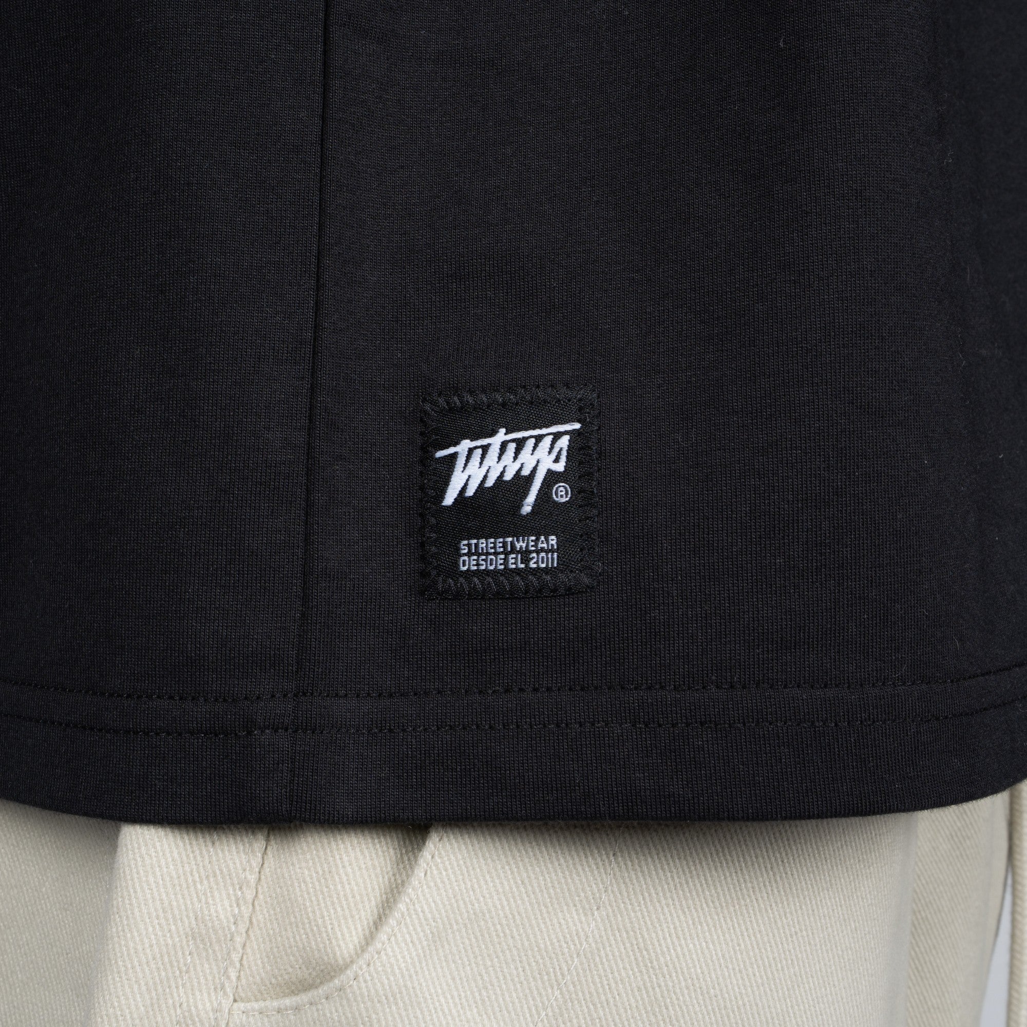 Polera WhatUp Classic Tiny Icon Black White