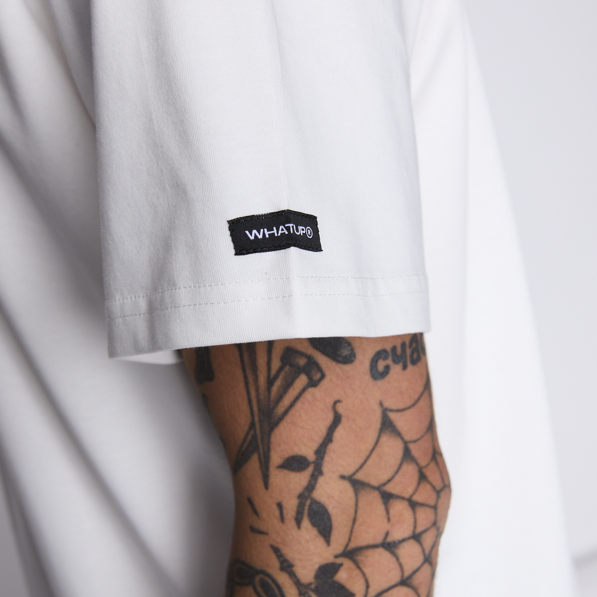 Polera Whatup Men Cherry White
