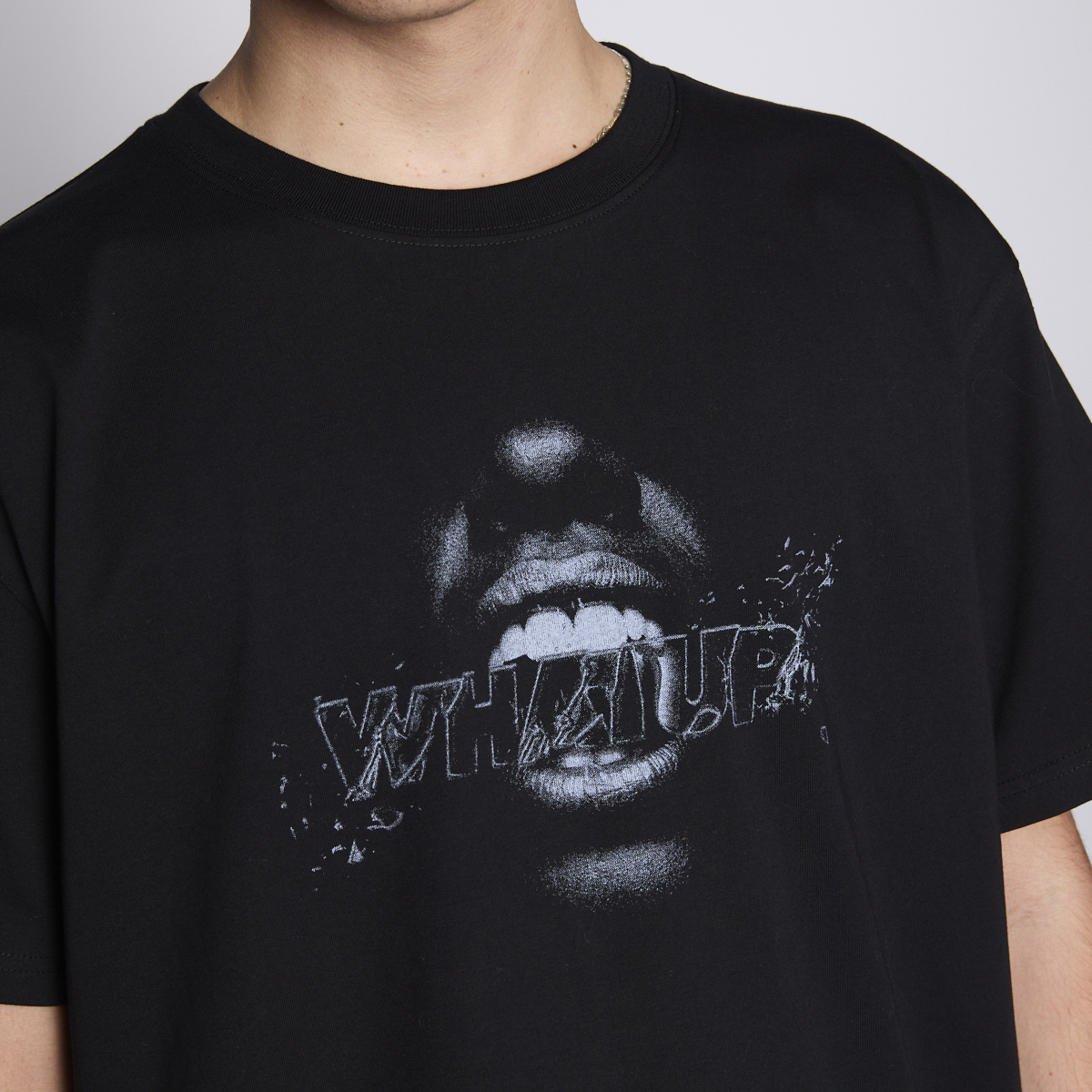 Polera Whatup Men Bite Black